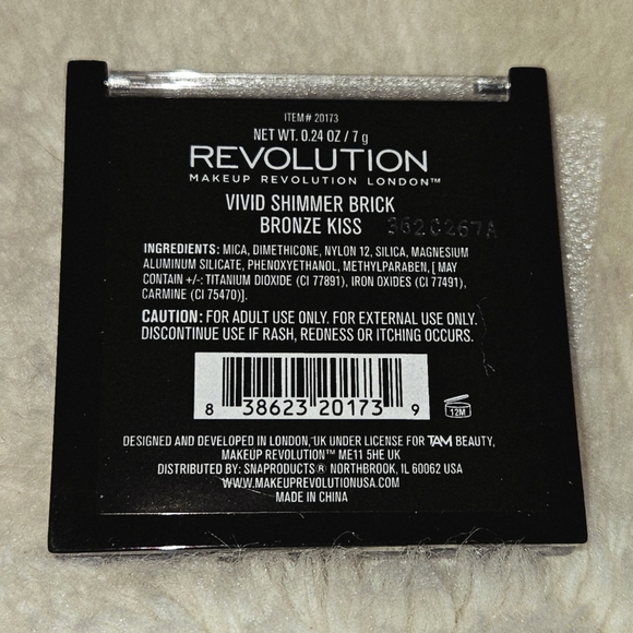 COPY - Makeup Revolution Vivid Shimmer Brick NWT Sealed! Blush / Bronzer - Picture 2 of 5